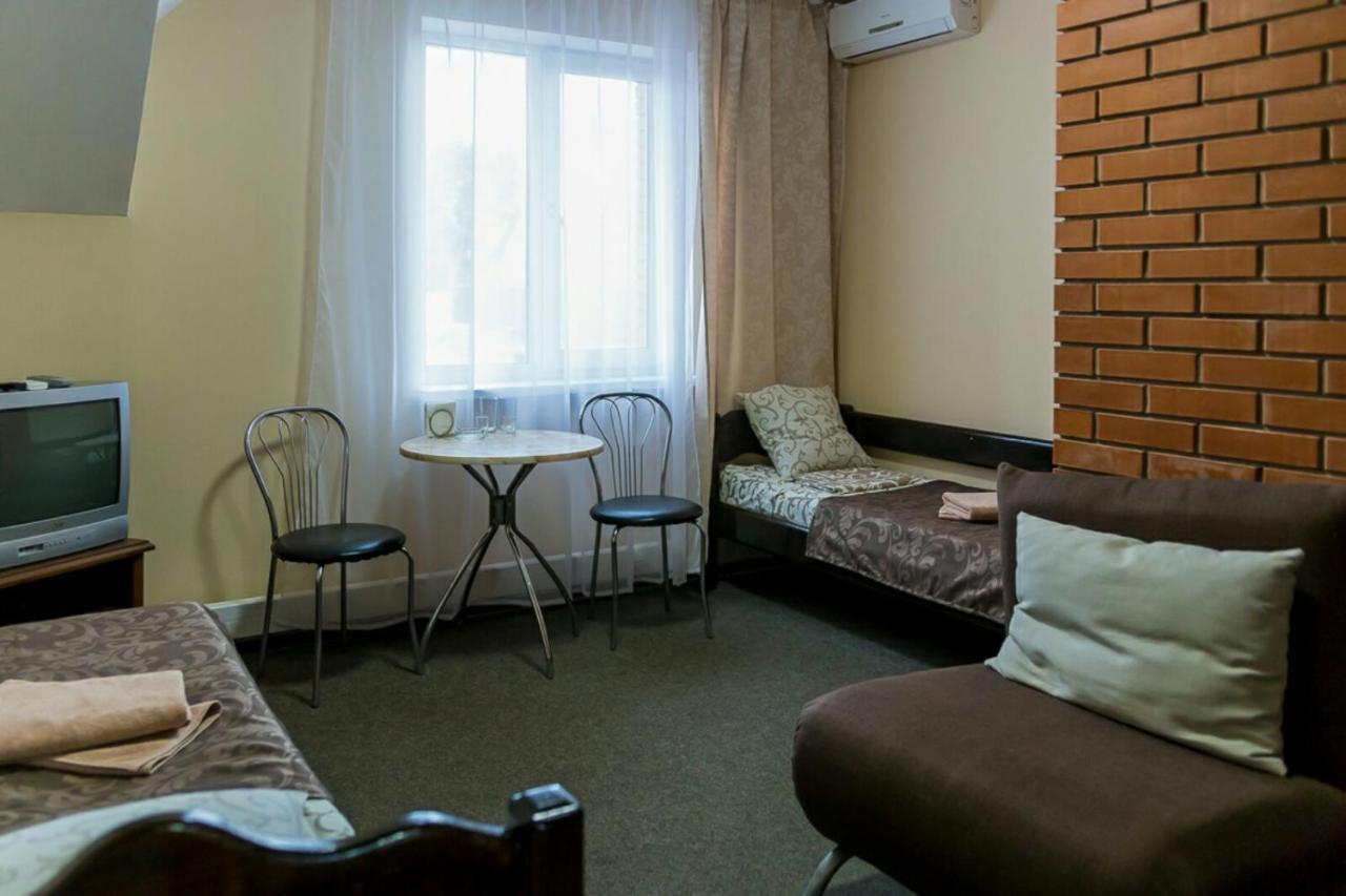 Hotel-restaurant complex S Legkim Parom Brovary Extérieur photo