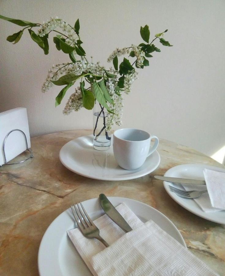 Hotel-restaurant complex S Legkim Parom Brovary Extérieur photo